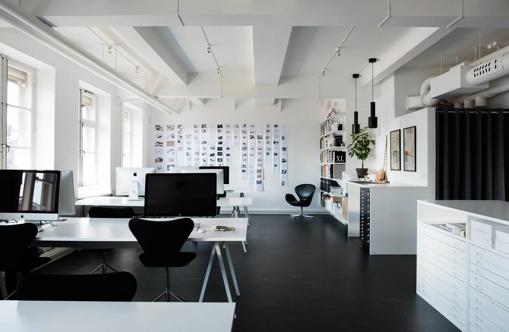 Профессиональная дизайн студия The Studio Design studio office, Studio interior, Design studio workspace