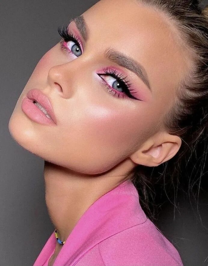 Профессиональный макияж Пин на доске Pink Makeup Идеи макияжа, Смелый макияж, Макияж для глаз