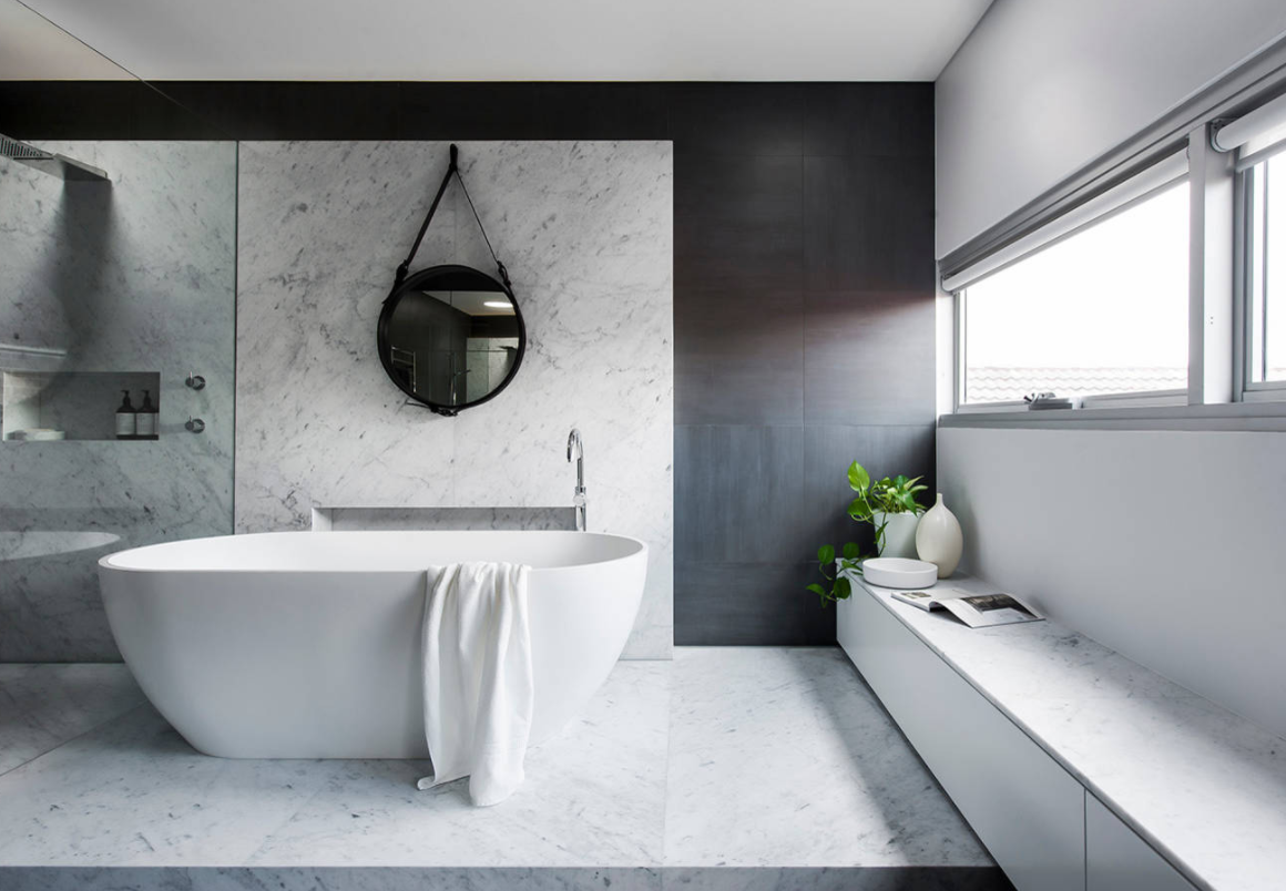 Профиль в интерьере ванной 15 stunning bathrooms that don't use white tiles Минималистская ванная, Современ