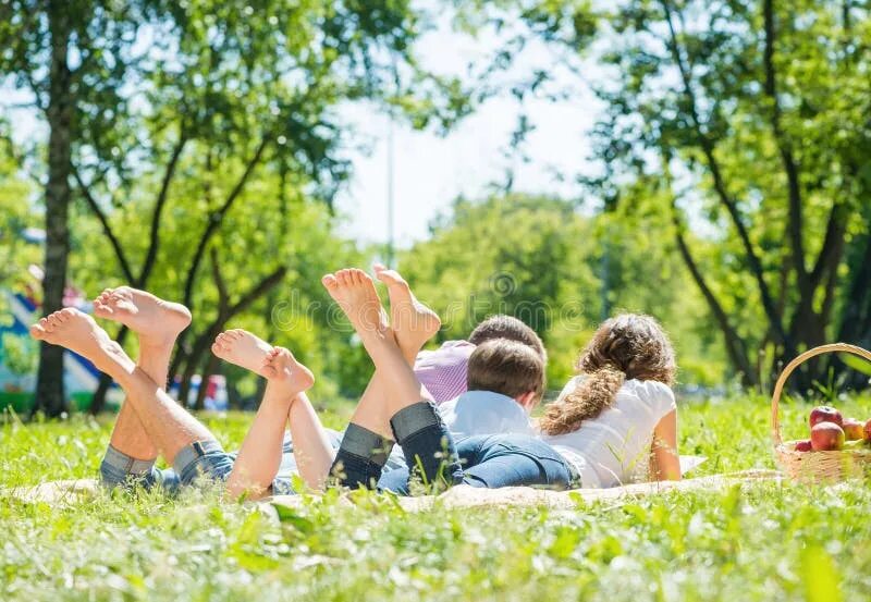 Прогулка на природе фото Family at park stock image. Image of healthy, love, caucasian - 43428801