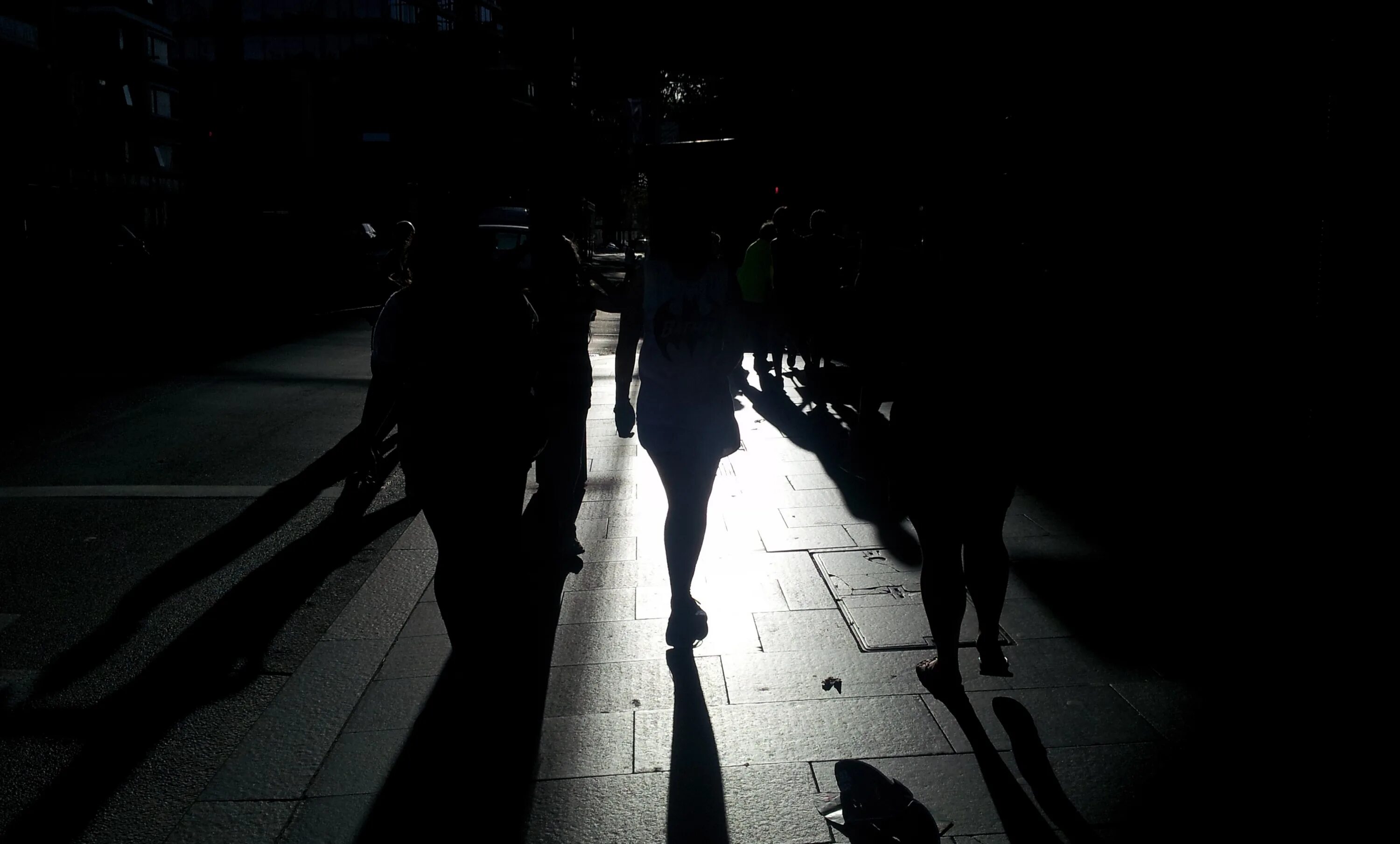 Прогулка ночью фото Free Images : silhouette, walking, light, black and white, group, people, street