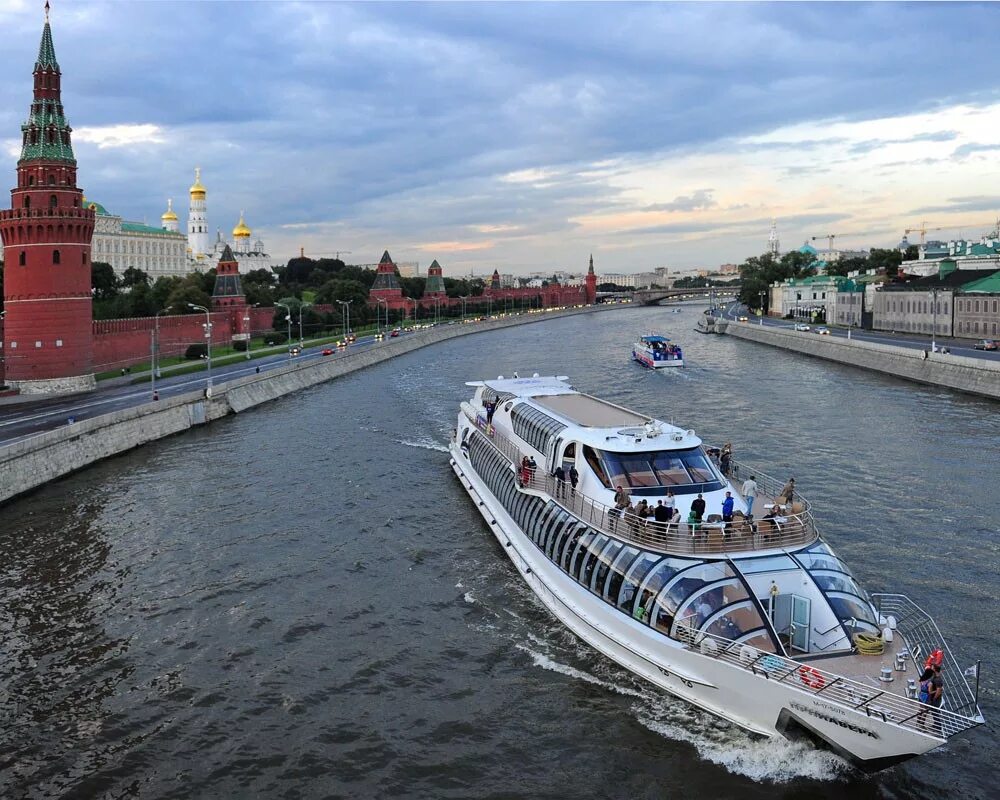 Прогулка по москве реке фото Москву-реку разовьют по примеру Темзы - РБК