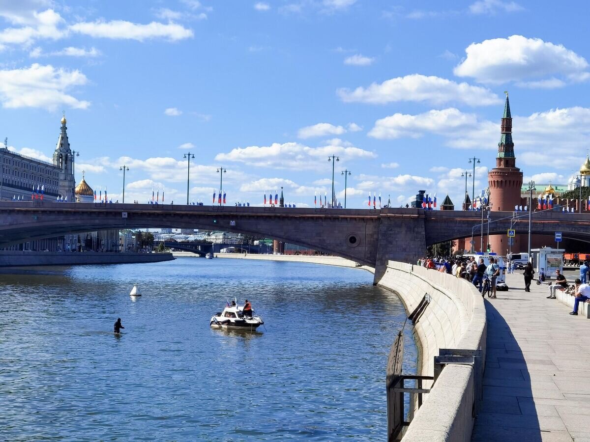 Прогулка по москве реке фото СКР: фигурант дела о гибели людей в коллекторе в Москве покинул Россию Радио Spu