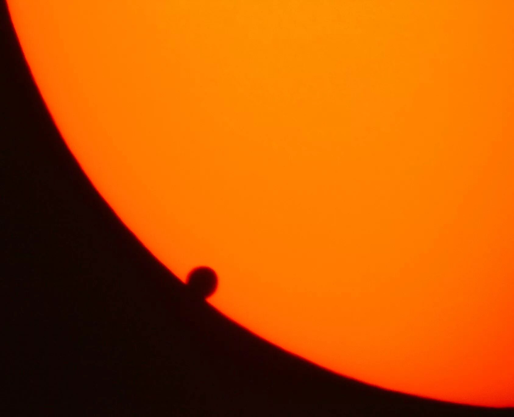 Прохождение венеры по диску солнца фото File:Venustransit 2004-06-08 07-44.jpg - Wikipedia