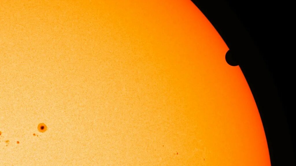 Прохождение венеры по диску солнца фото SDO's Ultra-high Definition View of 2012 Venus Transit - H. Flickr