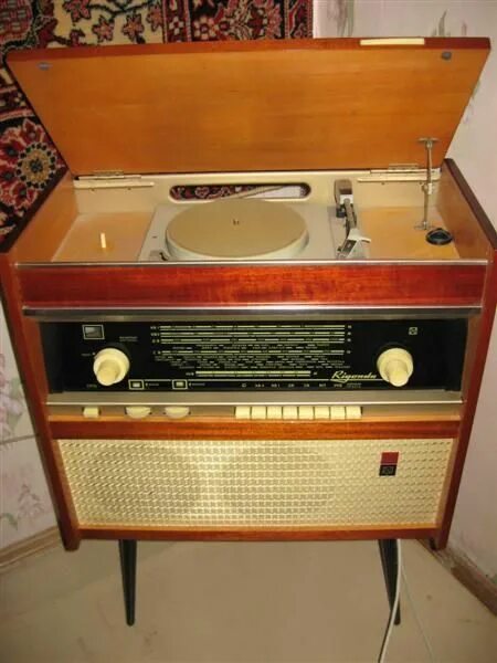 Проигрыватель ссср фото Kuvahaun tulos haulle детские пластинки 70-х годов фото Vintage stereo console, 