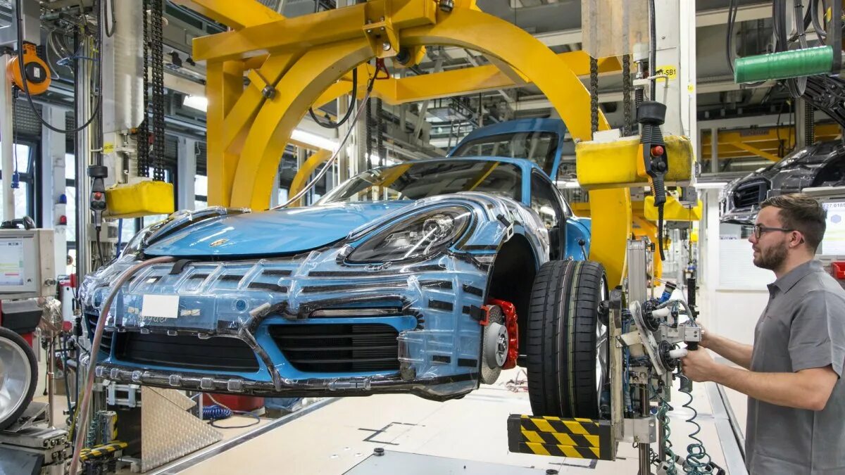 Производство автомобилей фото Porsche commences production of Porsche 718 Cayman