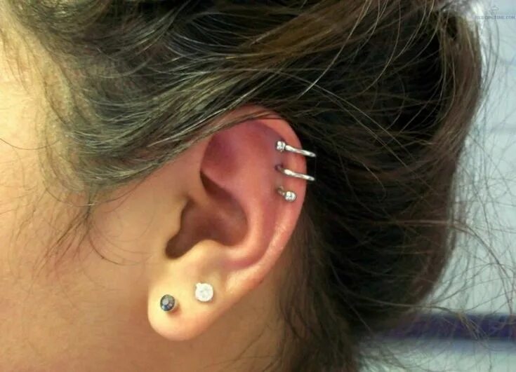 Прокол хряща уха фото Sich ein Helix Piercing stechen lassen: Risiken, Heilung und Pflege #ohrpiercing