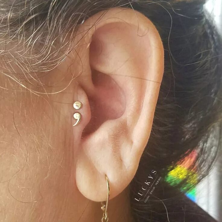 Прокол козелка в ухе фото See this Instagram photo by @zwpiercing * 3,819 likes Tragus piercing earrings, 