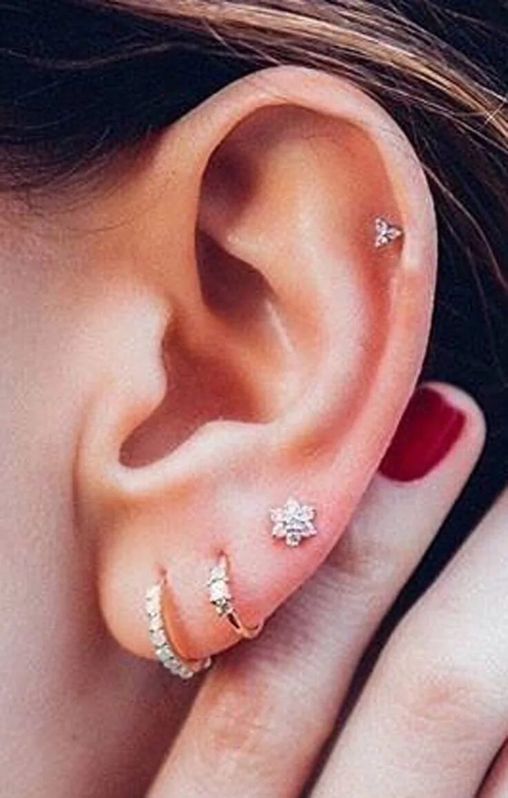 Прокол мочки уха фото Steal These 30 Ear Piercing Ideas Earings piercings, Pretty ear piercings, Ear p