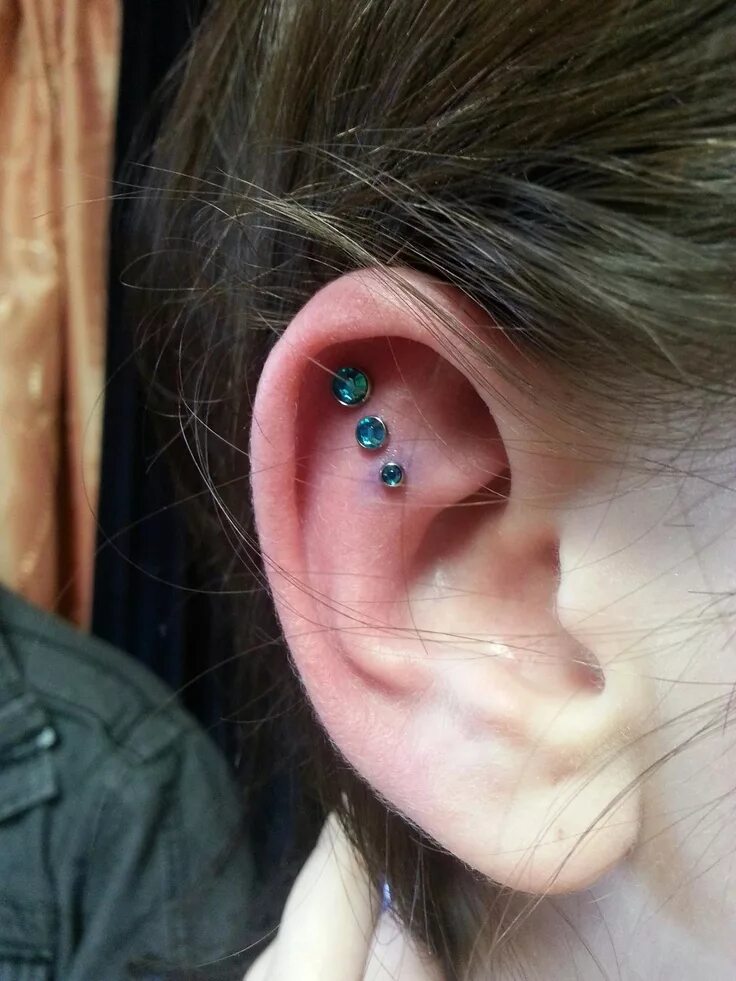 Прокол уха флэт фото Triple Flat piercing done by Taryn. Cool ear piercings, Piercings, Piercing tatt