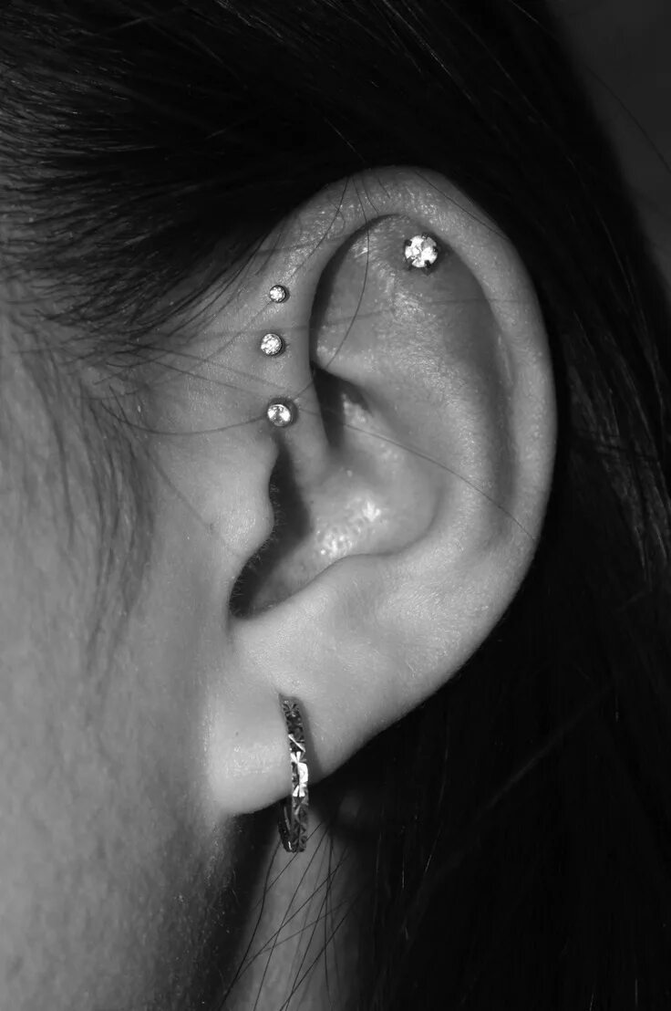 Прокол уха хрящик фото piercings Earings piercings, Cool ear piercings, Cute ear piercings