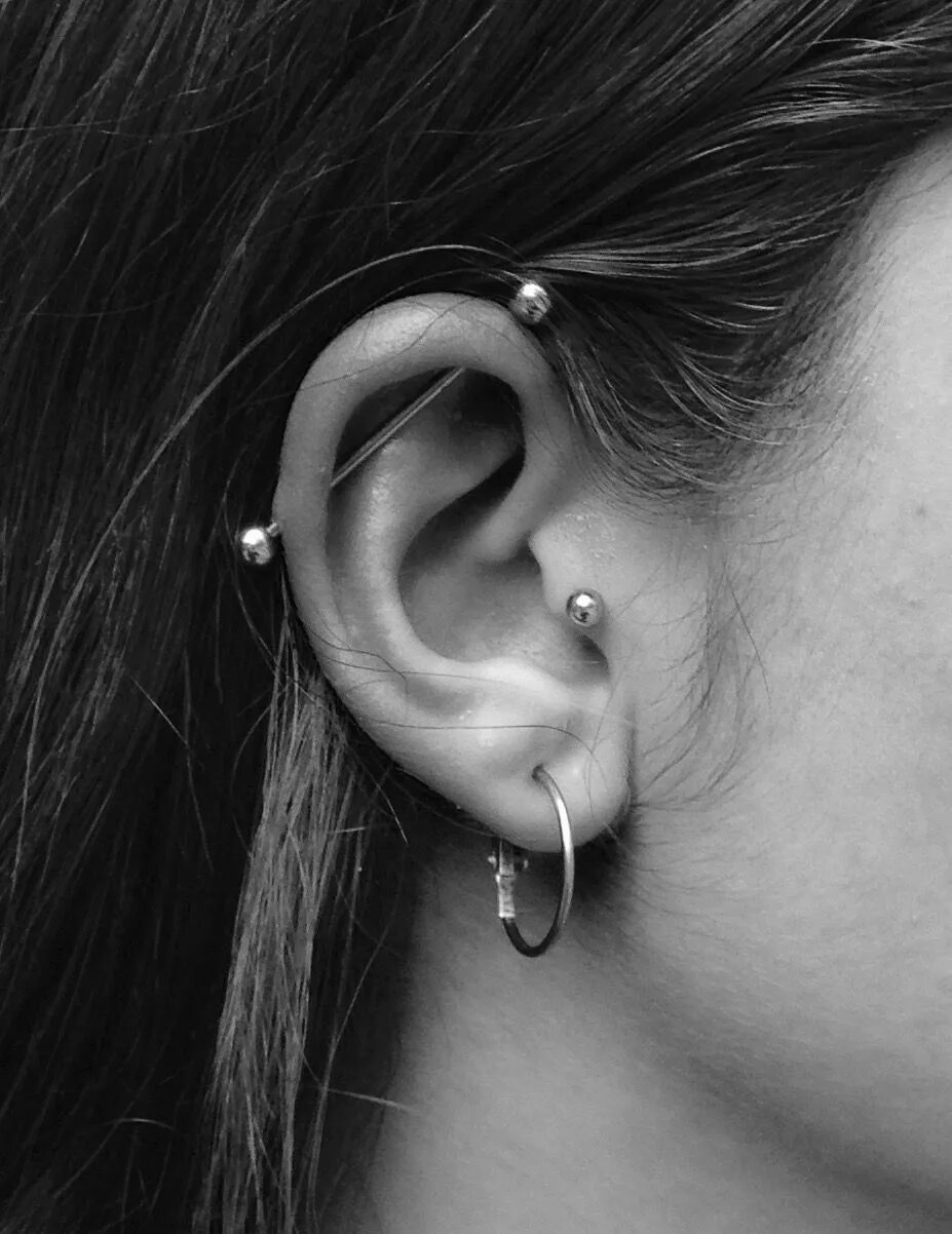 Прокол уха индастриал фото İndustrial Piercing Idee per tatuaggi, Orecchini, Piercing