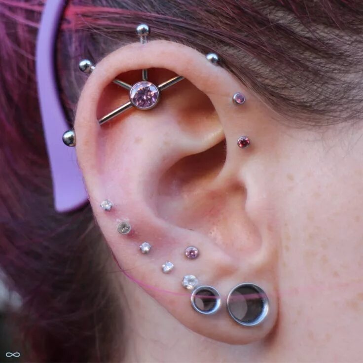 Прокол уха индастриал фото Industrial Piercing by Kellan Earings piercings, Piercings, Industrial piercing 