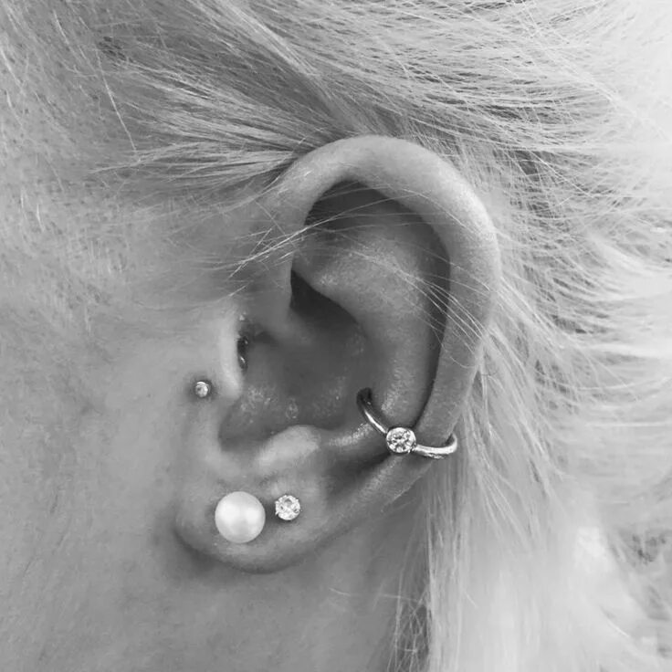 Прокол уха конч фото Fresh Conch Piercing by Sydny Kragness, Anchorage, Alaska. Piercings oreja, Pier