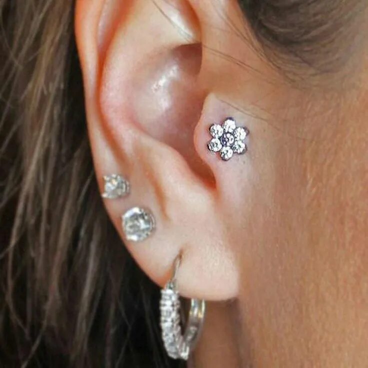 Прокол уха трагус фото Cute Crystal Flower Tragus Ear Piercing Ideas for Women - lindas ideas para perf