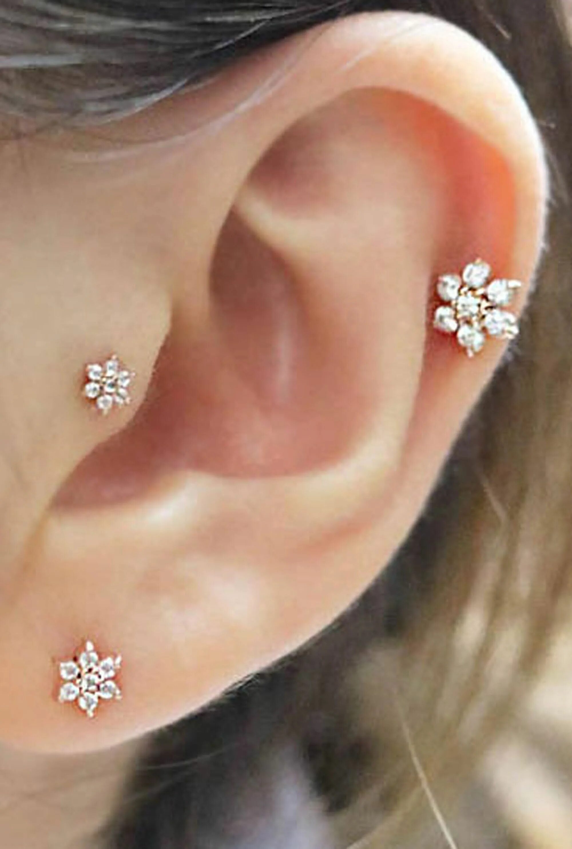 Прокол ушей фото сережек Cute Flower Piercings Ear jewelry, Cute ear piercings, Earings piercings