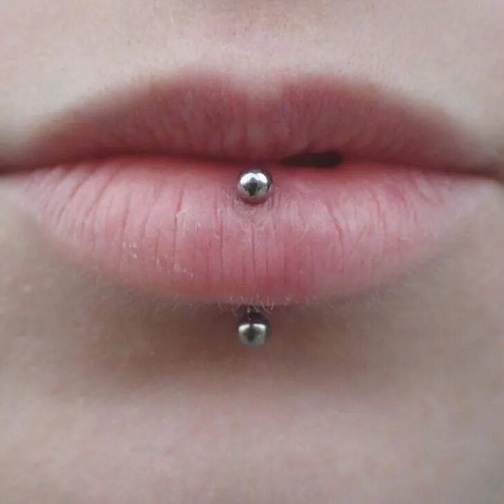 Прокол верхней губы фото Vertical labret piercing by Zach , #Labret #Piercing #Vertical #Zach Piercing, T