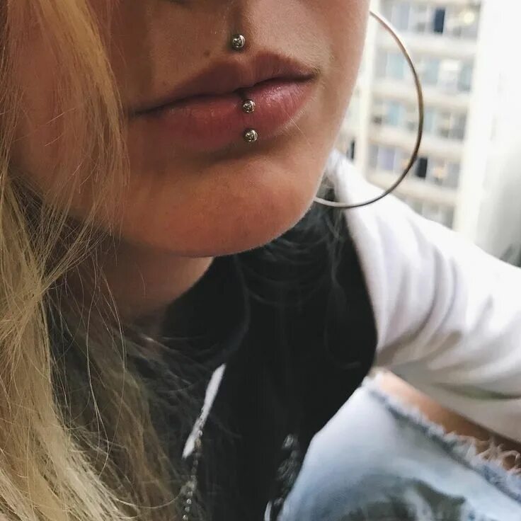 Прокол верхней губы фото Piercing Lippiercings, Piercings, Lippiercing