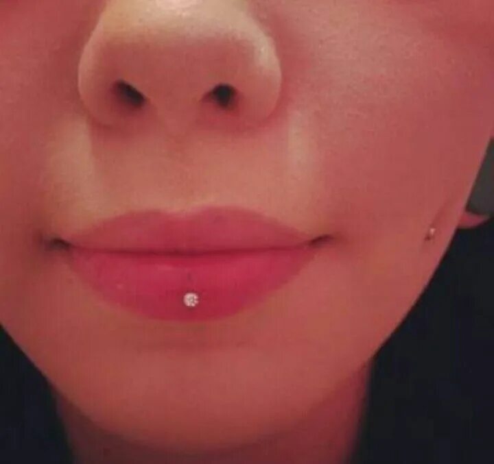 Прокол верхней губы фото Pin on Piercing na lingua e boca Lip piercing, Ashley piercing, Cheek piercings