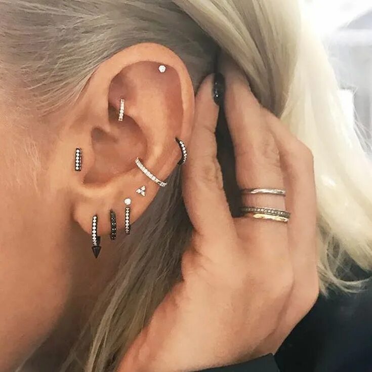 FOUR DOT STUDS (STERLING SILVER) - Kirstin Ash (United States) Cool ear piercing