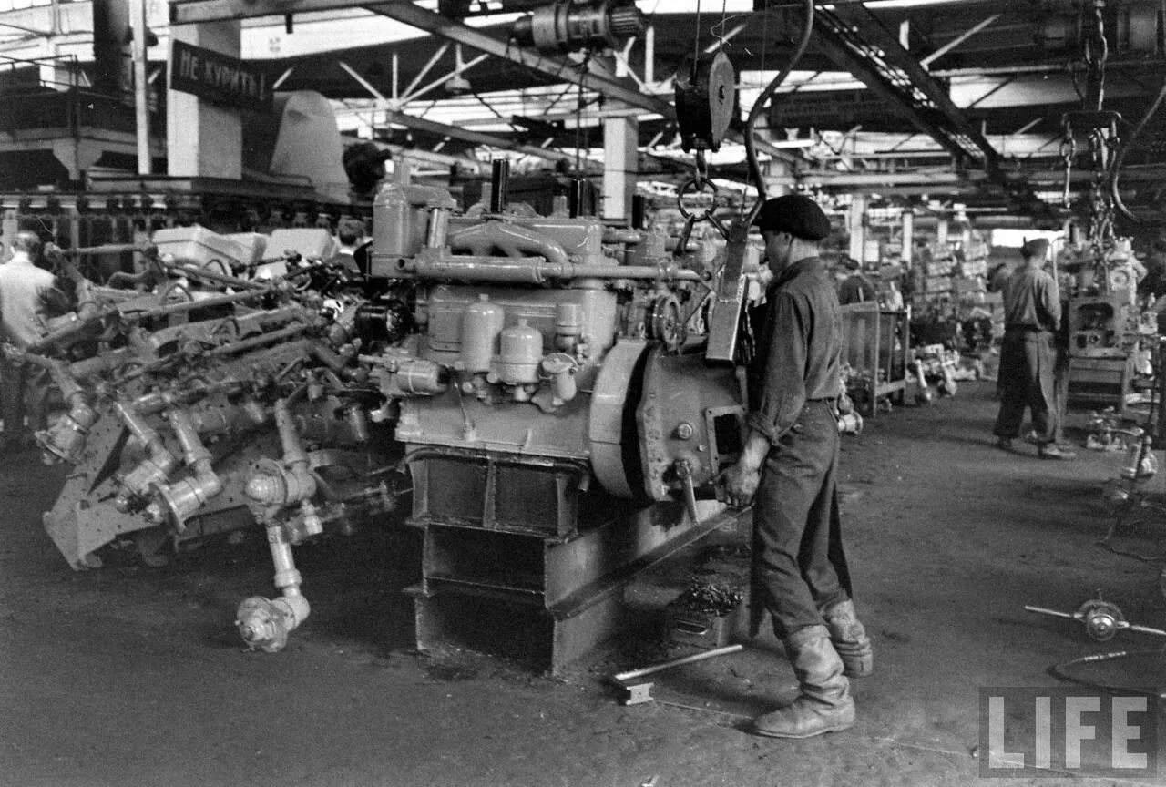 Промышленность ссср фото Журнал LIFE на Минском тракторном заводе. 1960. 59 фото Fermer.Ru - Фермер.Ру - 