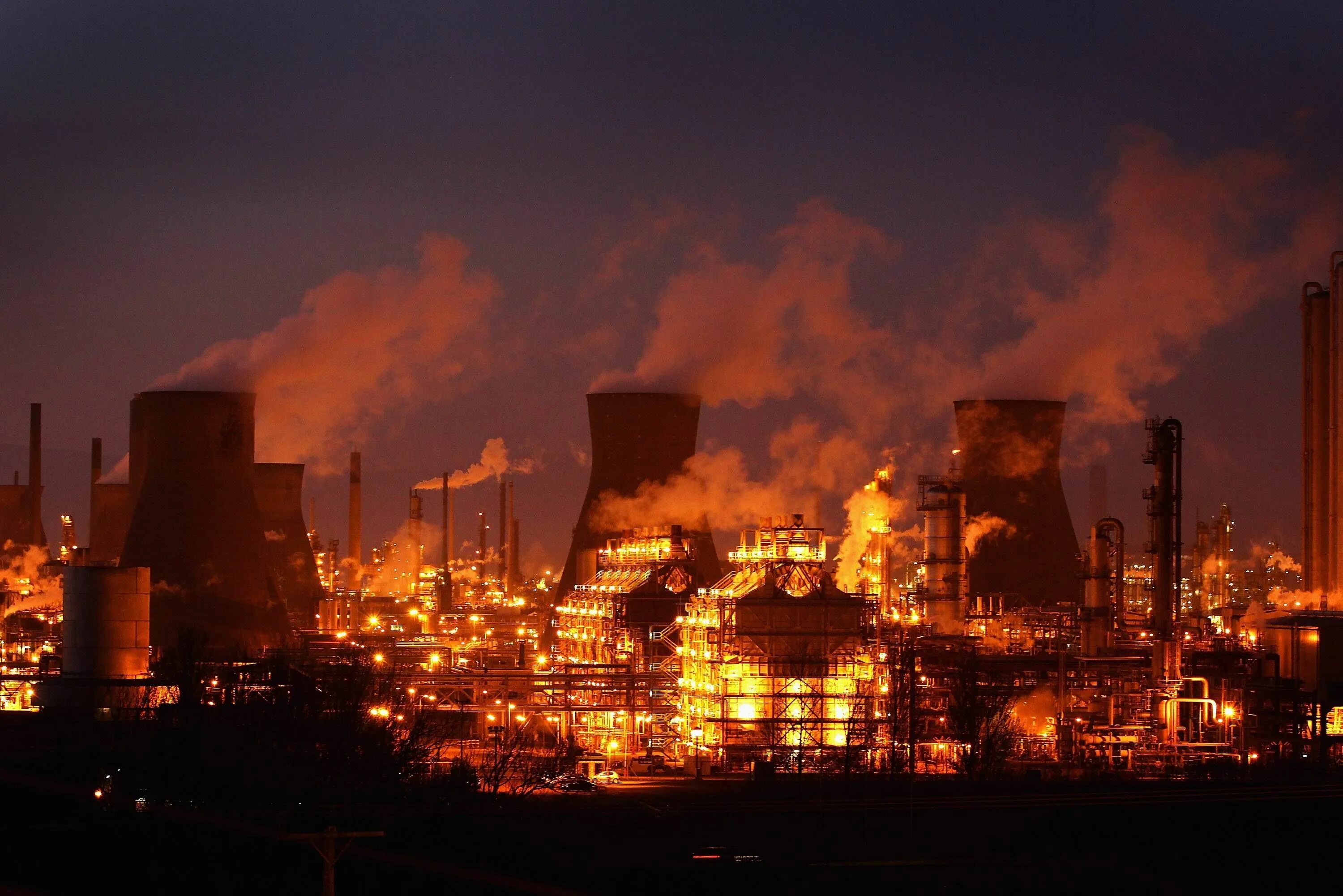 Промышленный район фото Grangemouth Oil Refinery, Scotland - not on fire, just sunset - Imgur Oil refine