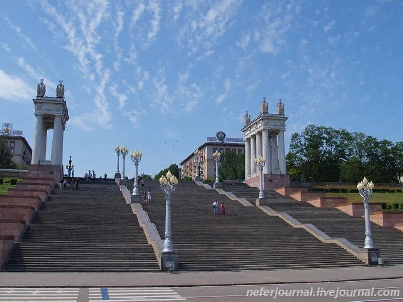 Пропилея волгоград центр фото Куда лесенка ведёт?