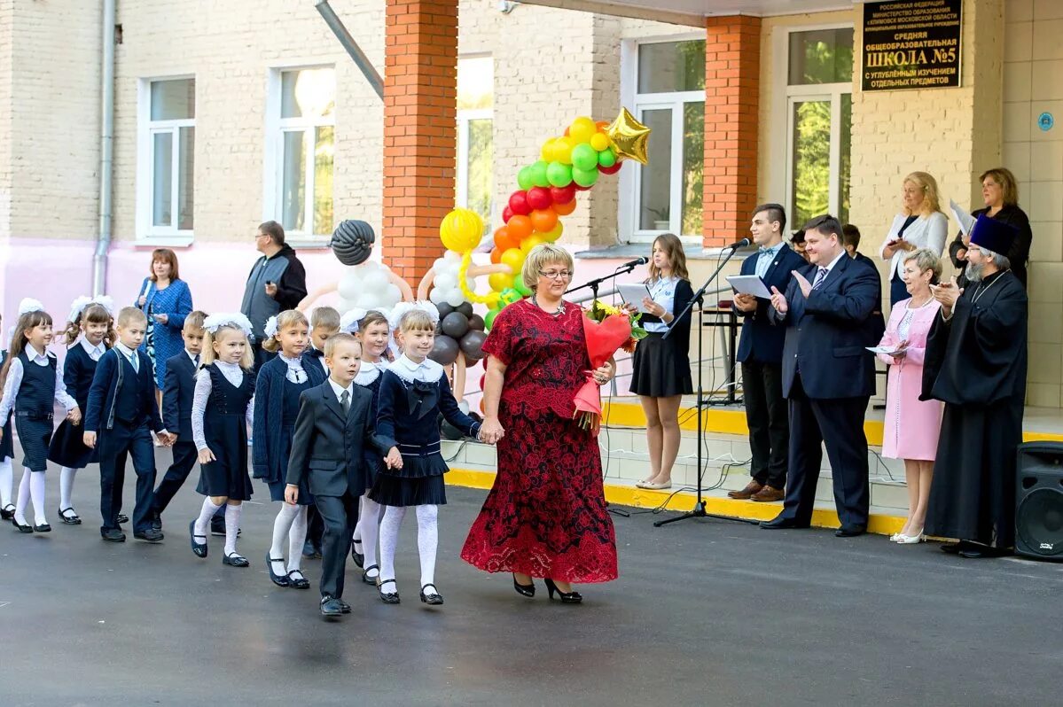 Пропрятки школьная ул 1а микрорайон климовск фото Глава Городского округа Подольск Н.И. Пестов 1 сентября посетил две школы в микр