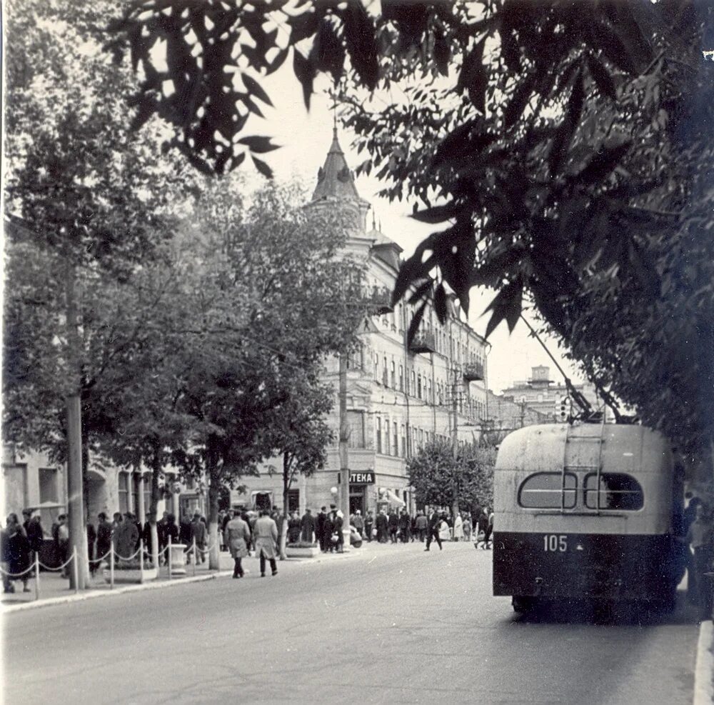 Проспект кирова старые фото Саратов, МТБ-82Д № 105; Саратов - Исторические фотографии - Фото - Городской эле