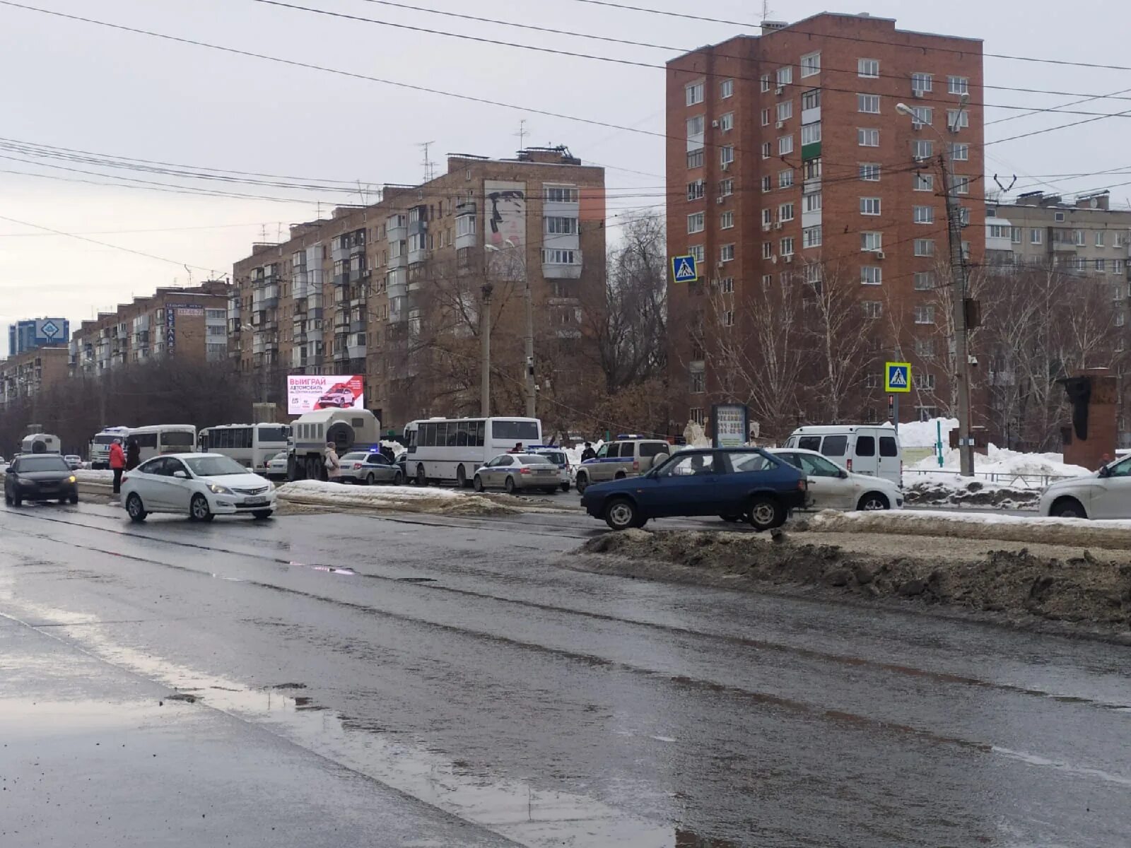 Проспект ленина самара фото Колонну полицейской спецтехники заметили в Самаре 27 февраля на проспекте Ленина