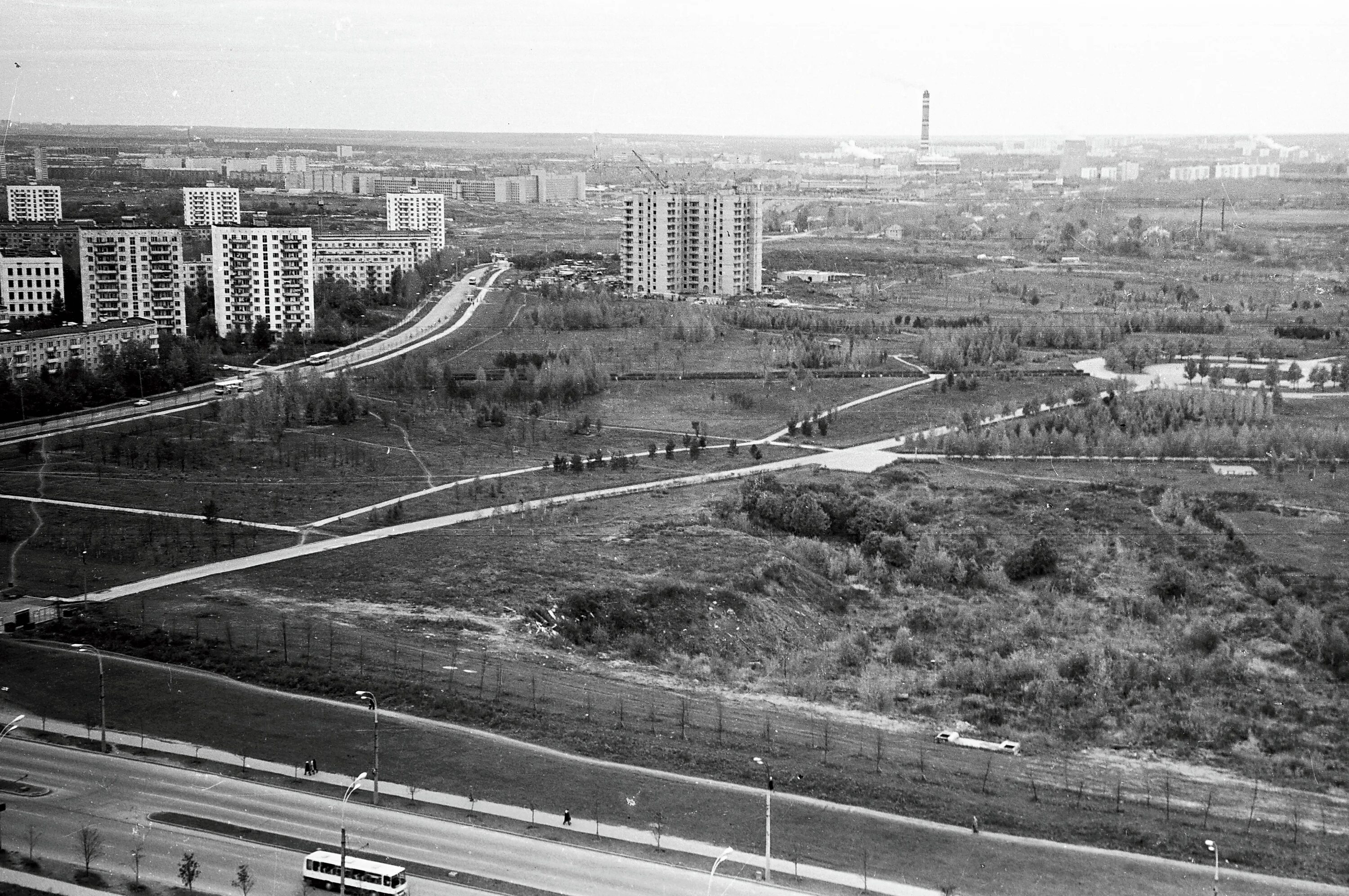 Проспект вернадского м 1980 год фото File:Park 50-letiya Oktyabrya Prospekt Vernadskogo Moscow in Autumn 1977.jpg - W