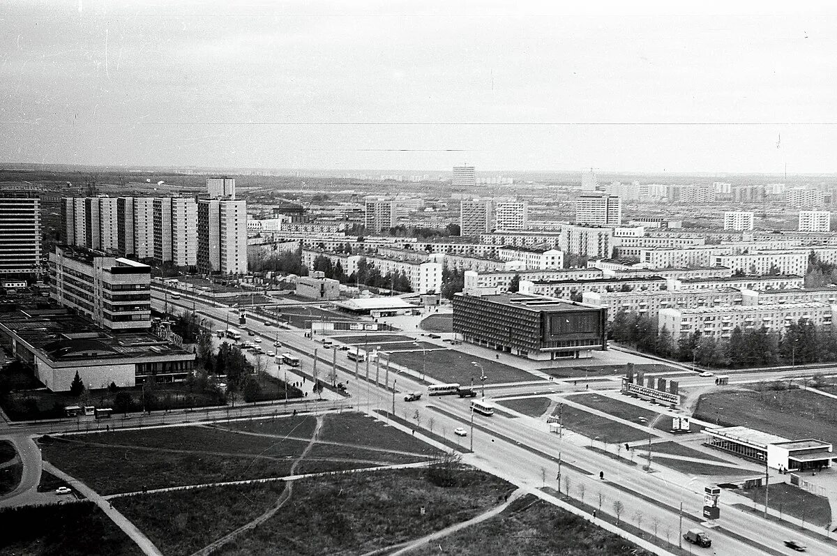 Проспект вернадского м 1980 год фото Файл:Ulitsa Udaltsova - Prospekt Vernadskogo Junction in Moscow in Autumn 1977.j