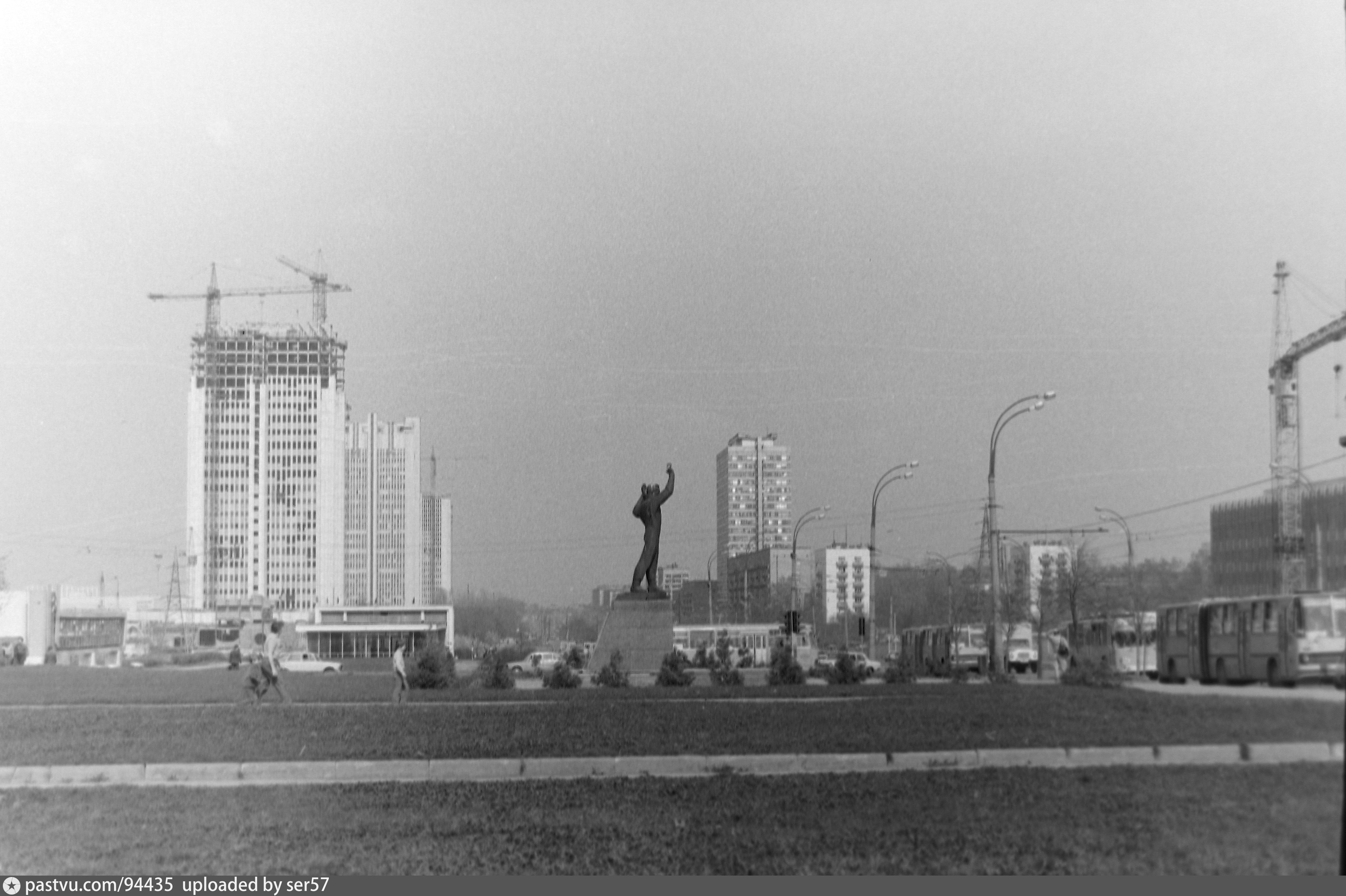 Проспект вернадского м 1980 год фото Памятник Юрию Гагарину у кинотеатра "Звездный"