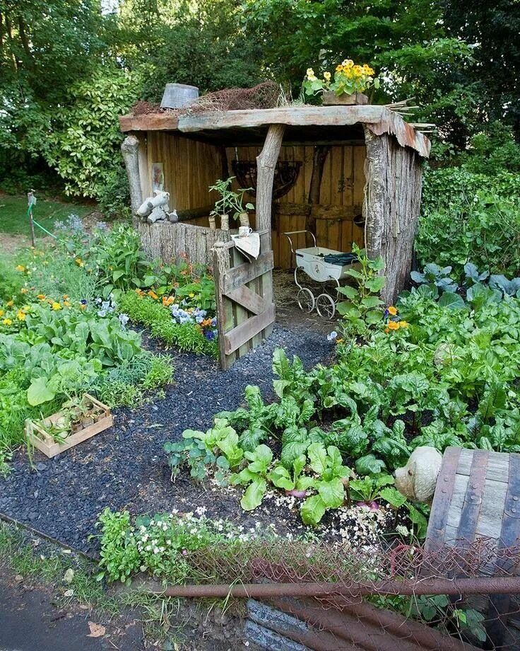 Простая дача своими руками Rustic Garden Sheds Cute rustic garden shed Garden playhouse, Rustic backyard, G