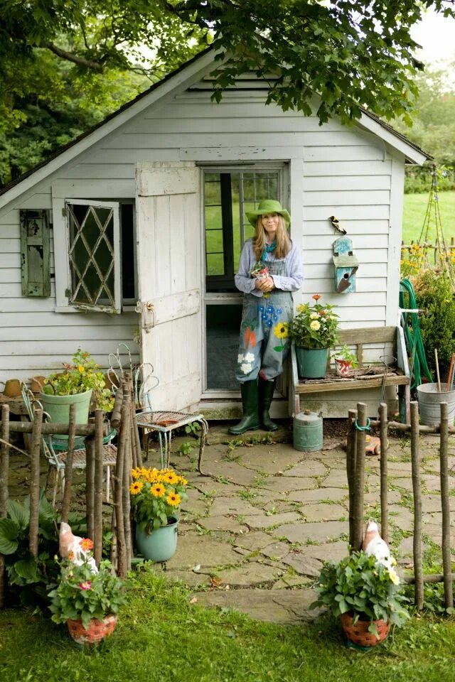 Простая дача своими руками фото One Die-Hard Collector Reveals Her 10 Favorite Gardening Finds Garden projects, 