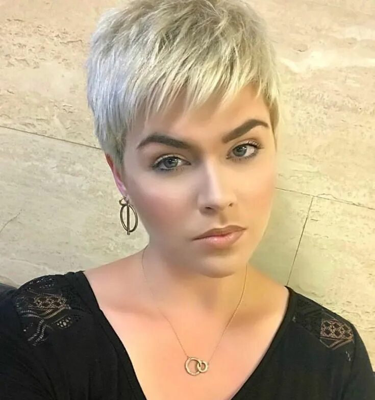 Простая короткая стрижка женская фото Pin on Hair styles Short hair styles pixie, Thick hair styles, Pixie hairstyles