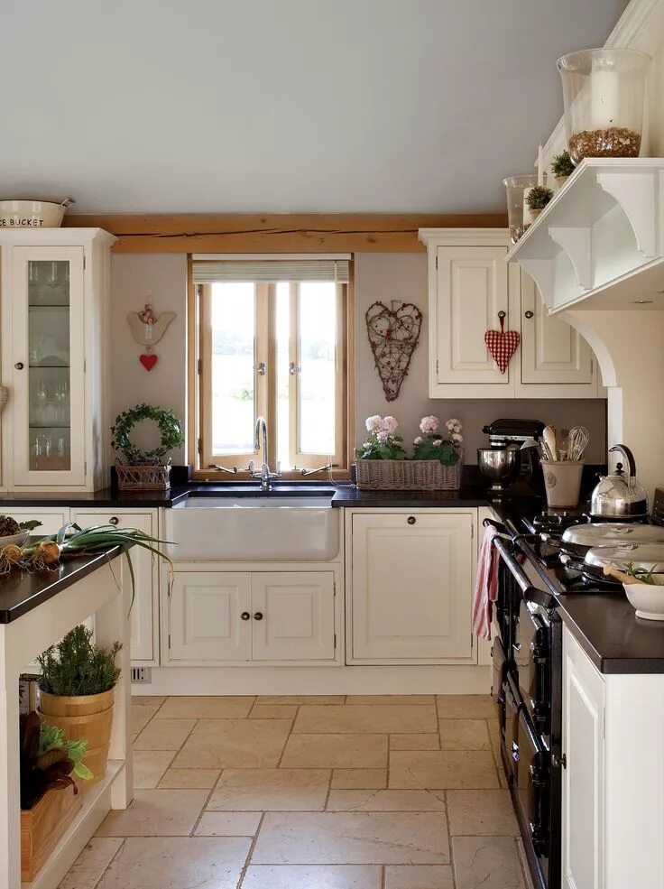 farm house kitchen Kitchen remodel small, Kitchen remodel, Small space kitchen