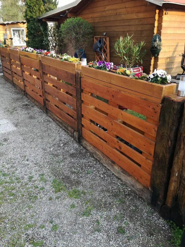 Простейший забор на даче своими руками Palettenzaun Diy garden fence, Pallet fence diy, Pallet fence