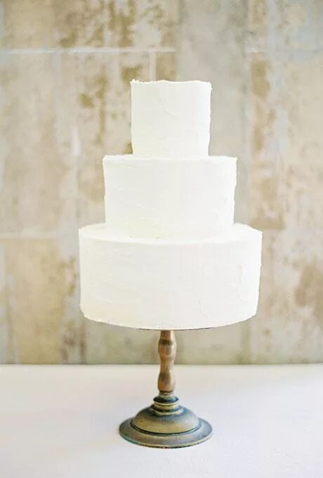 Просто белый торт без декора 14 Minimalist White Wedding Cake Styles - the bohemian wedding Cool wedding cake