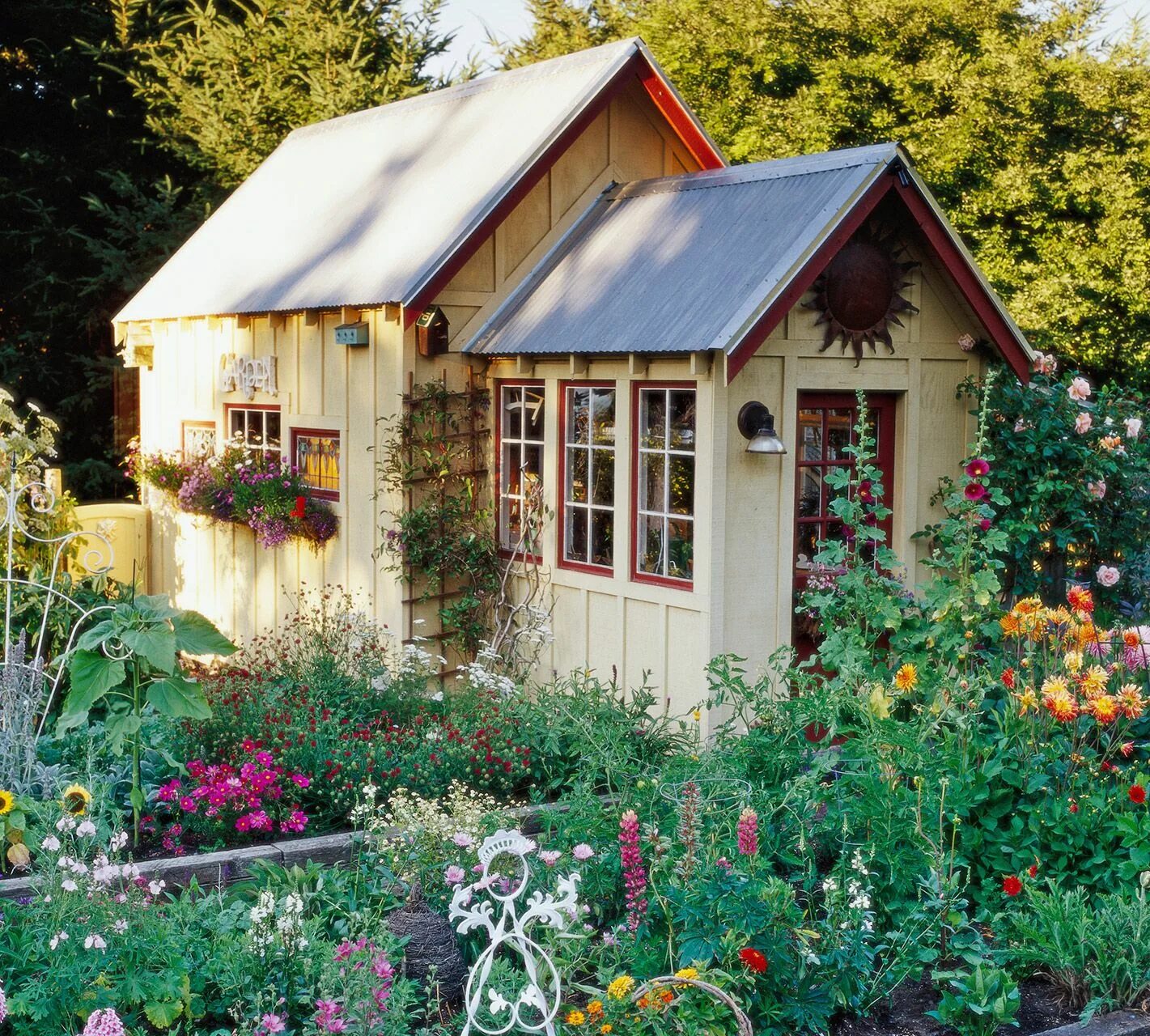 Просто дача фото 30 Garden Shed Ideas That Are as Charming as They Are Useful