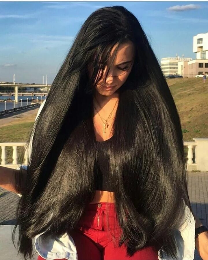 Просто длинные волосы фото Image may contain: 1 person, outdoor Long hair styles, Lustrous hair, Long black