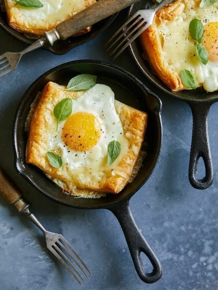 Просто и вкусно фото завтраки These 3-Ingredient Skillet Tarts Will Make You a Breakfast Hero Recipes, Cooking