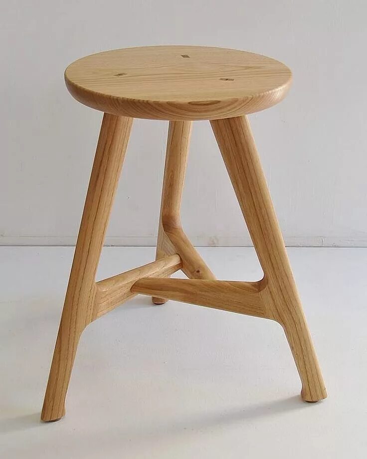 Просто ножки фото Tachimachi stool in chestnut made in Hiroshima, Japan @isorokfabrik . @woodrevie