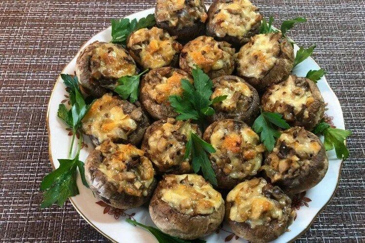 Простое блюдо из шампиньонов с фото 15 рецептов очень вкусных фаршированных шампиньонов в духовке