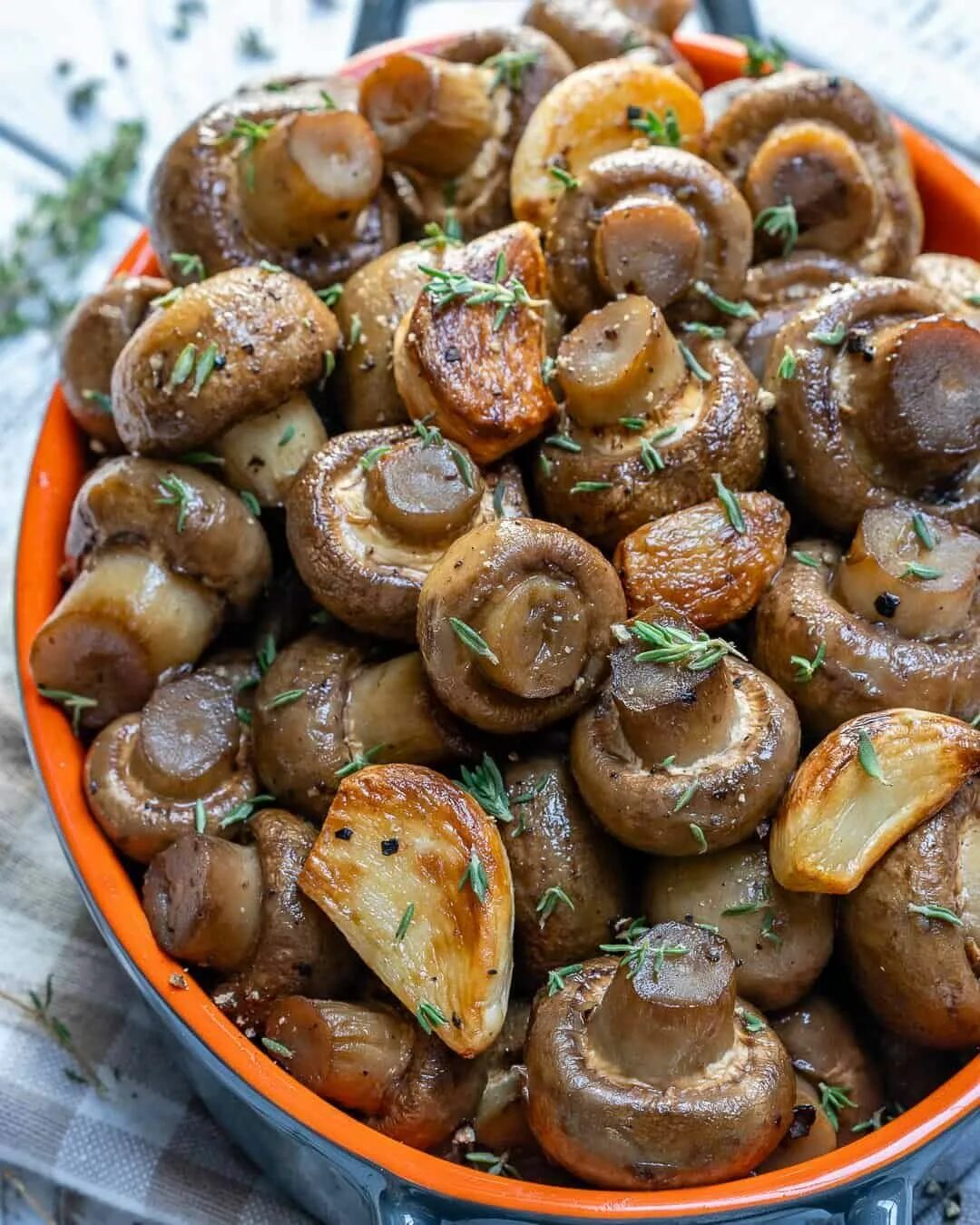 Простое блюдо из шампиньонов с фото Garlic Roasted Mushrooms Recipe Recipe Mushroom recipes, Mushroom recipes health