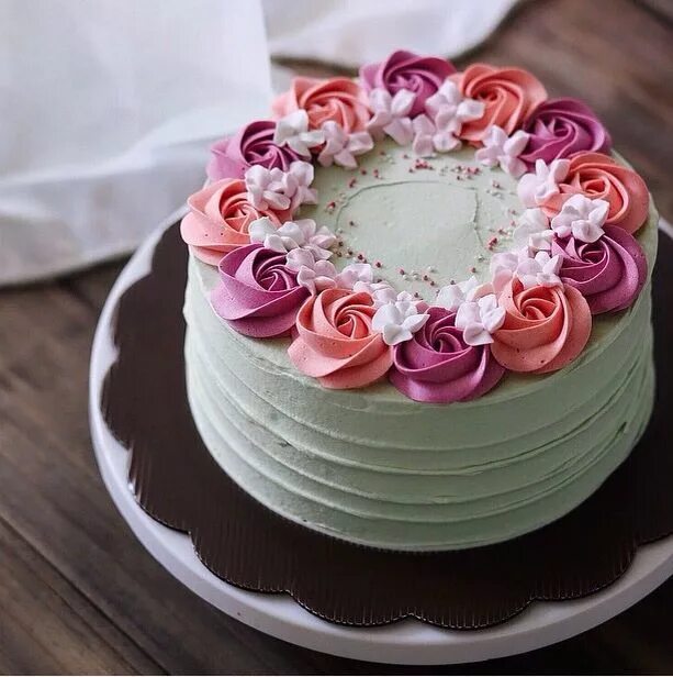 Простое оформление торта Aghhhh love! Cake decorating designs, Cake decorating, Buttercream cake