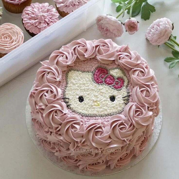 Простое оформление торта для девочки Hellokitty cake Hello kitty birthday cake, Hello kitty cake, Buttercream birthda