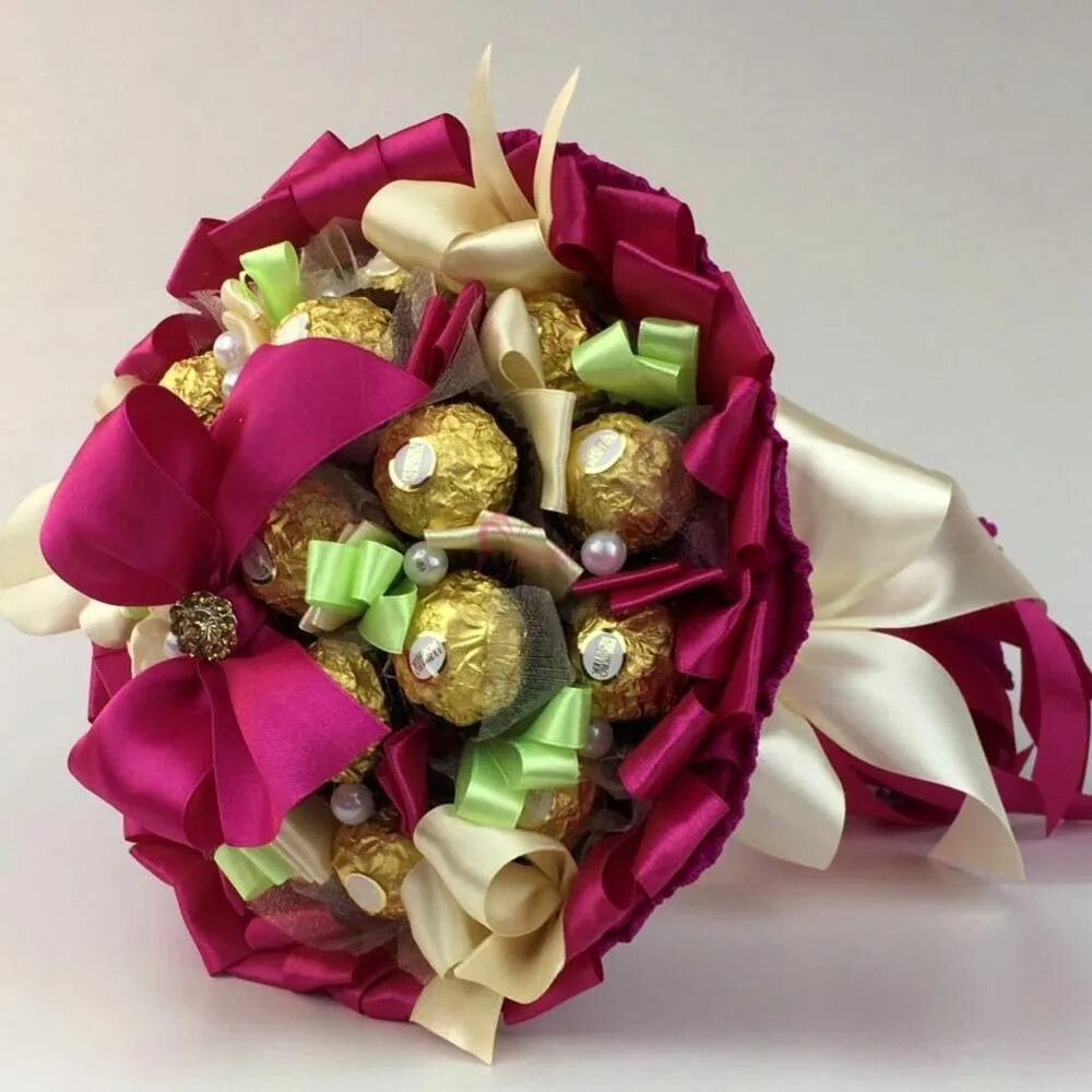 Простой букет из конфет фото Candy bouquet Ferrero Rocher 19 fuchsia, 5214 RUB, delivery in 8 h Flowwow - flo