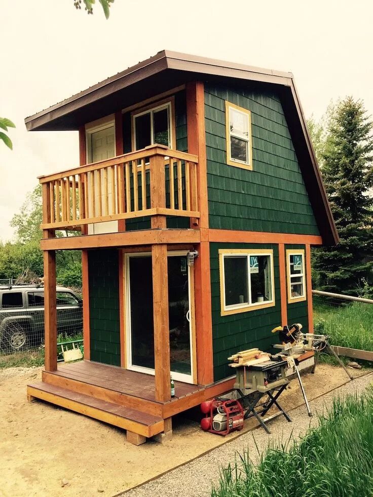 Простой дачный домик своими руками проекты фото A Two-Story Tiny House Built and Shard by Noah Hedges Called Ceramic Studio Tiny